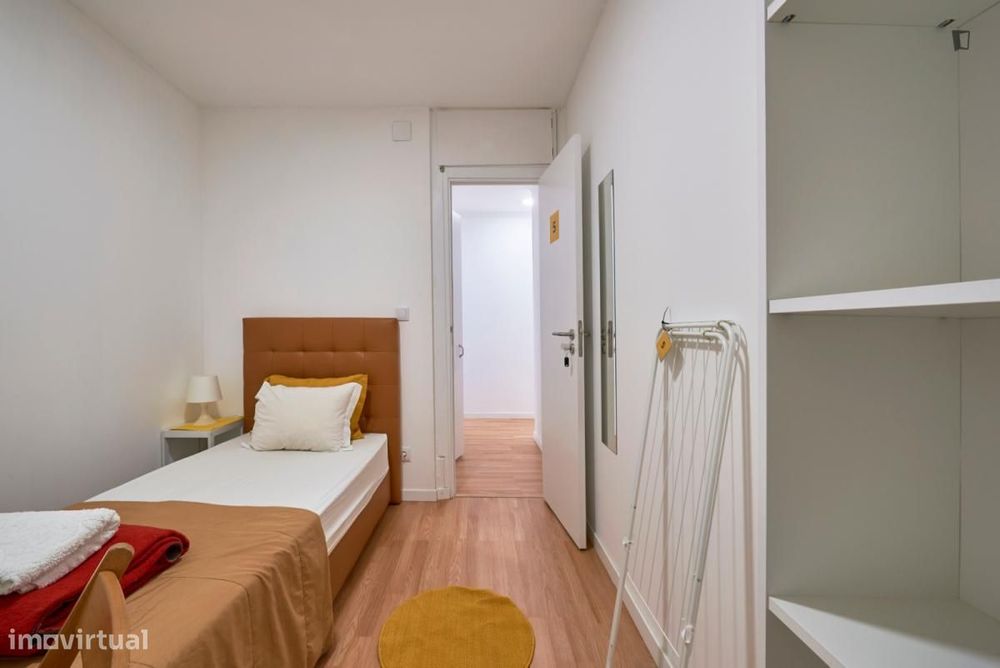 Room - located in Arroios, Lisbon
