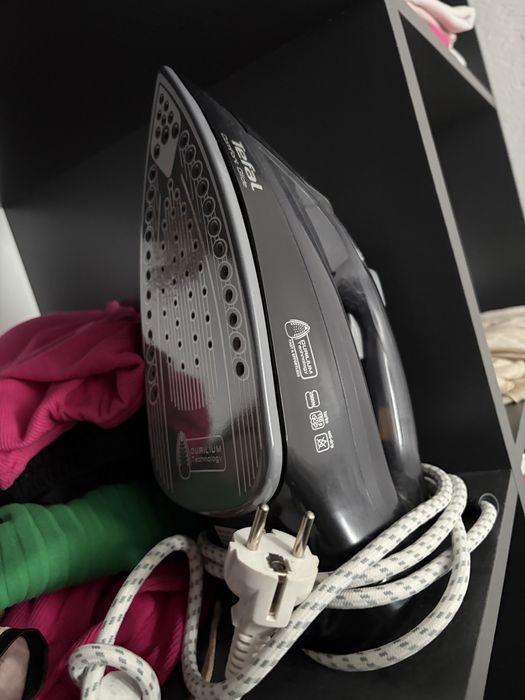 Утюг тефаль чорний