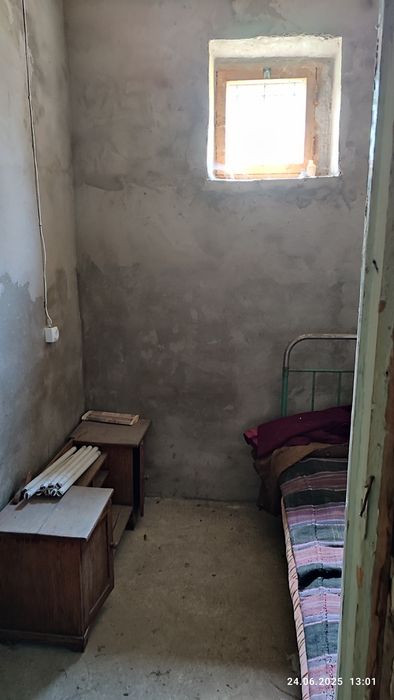 Будівля цегляна не житлова