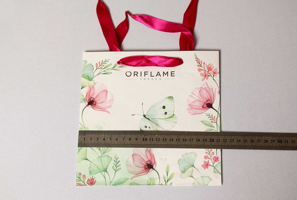 Пакет подарунковий, пакування