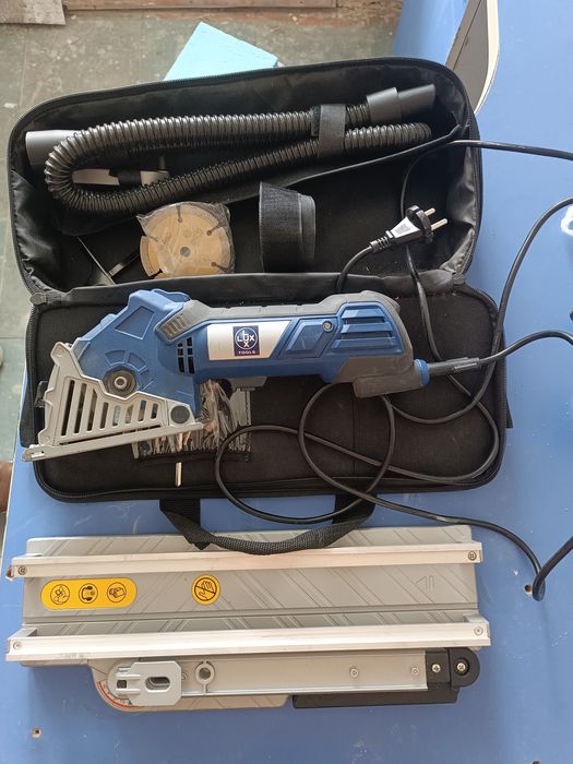 Циркулярна міні пила