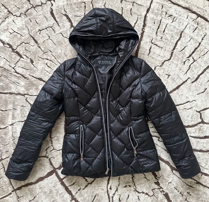 Зимовий пуховик Guess