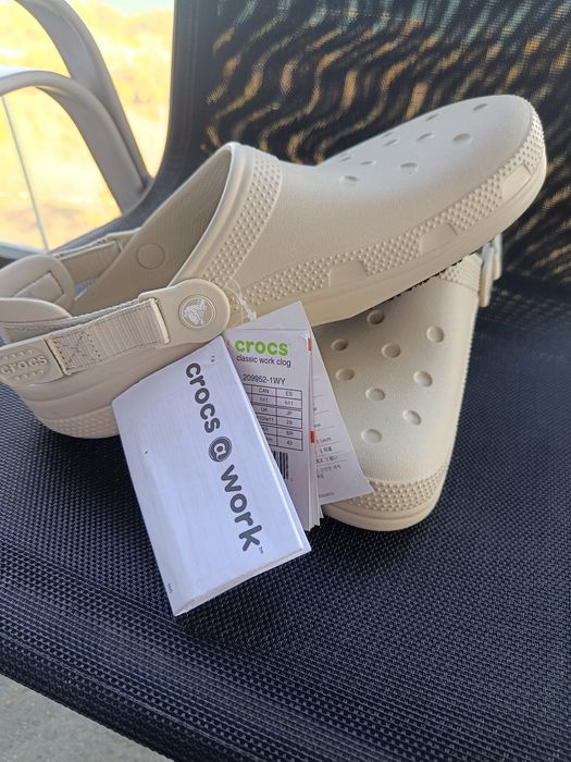 Crocs bistro.   .