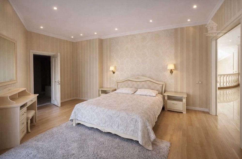 Дом 800 кв. VIP-уровня.Бассейн с подогревом, сауна, бильярд,генератор.