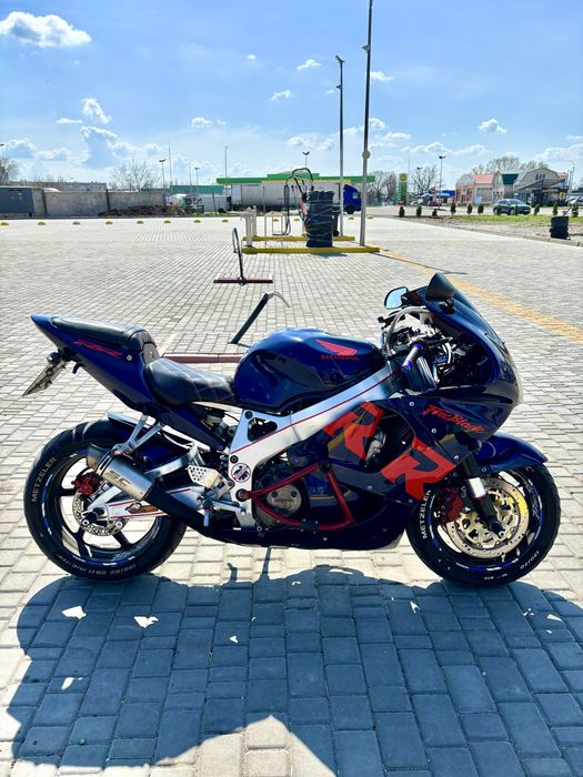 Honda CBR 900RR FireBlade, 1999 рік
