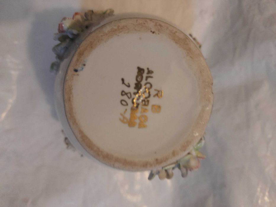 Jarra em Louça de Alcobaça ( Raul Bernarda ) ..  Muito antiga