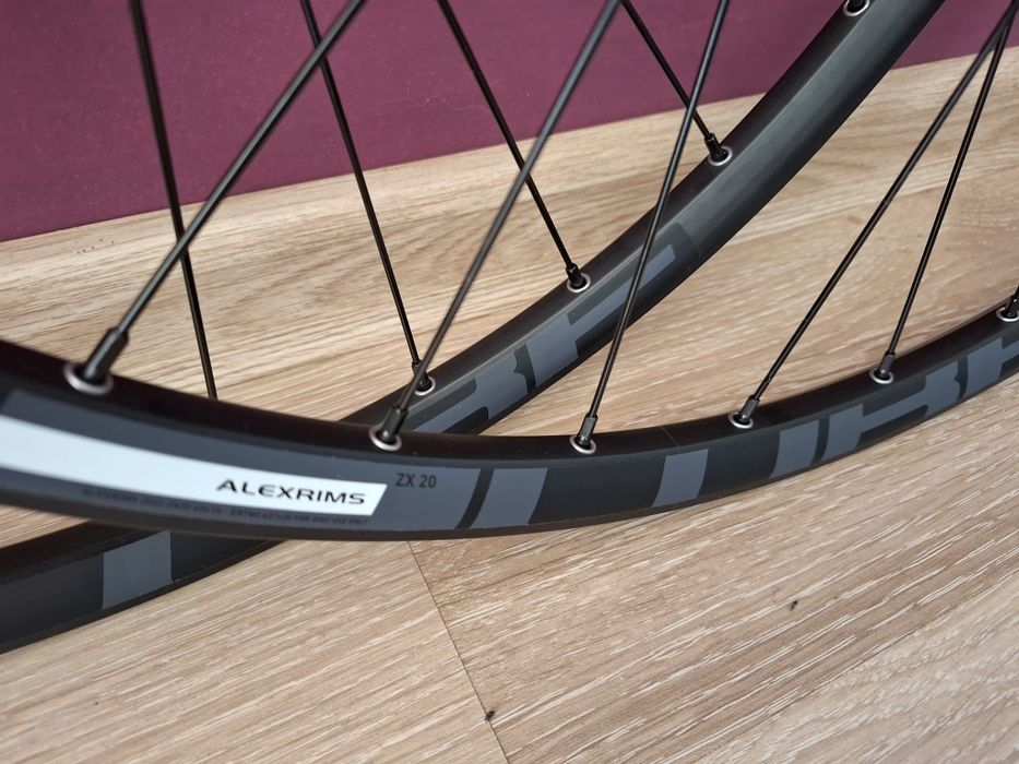 Nowe koła 28 29 novatec alexrims gravel szosa maszynowe łożyska