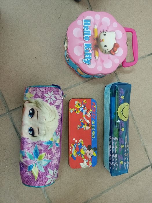 Conjunto de 4 Estojos Escolares + Oferta