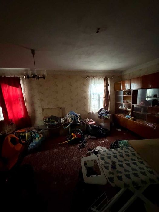 Будинок у Пісківці 80 км до Києва, земля 14 сот, поруч Ліс. Школа, садочок, електричка, лікарня. Можна сертифікат