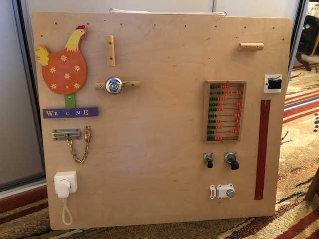 Tablica interaktywna z narzędziami, zabawka edukacyjna