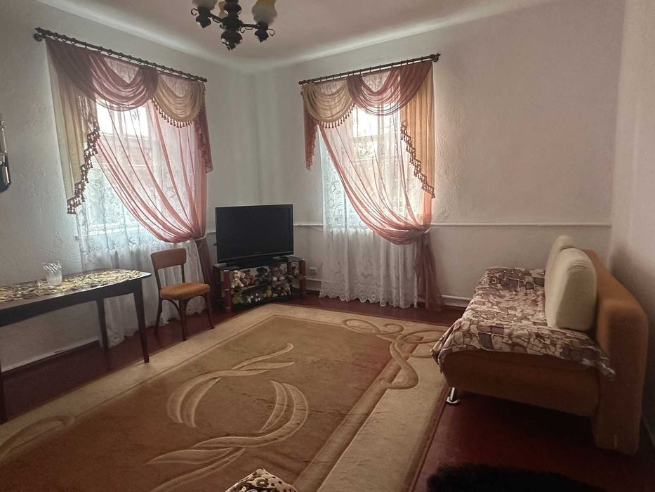 Продаж будинку в Сутисках