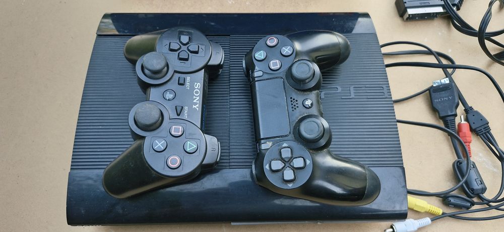 Konsola Sony Playstation 3 Super Slim 12GB zestaw