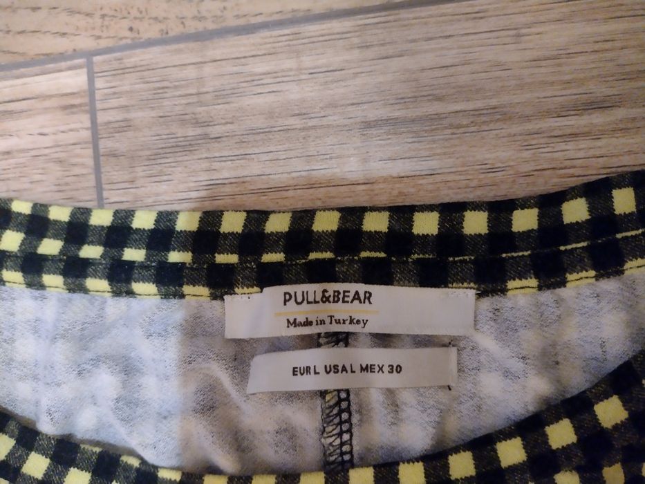 Czarno-żołta sukienka w kratkę r.L firmy Pull &Bear