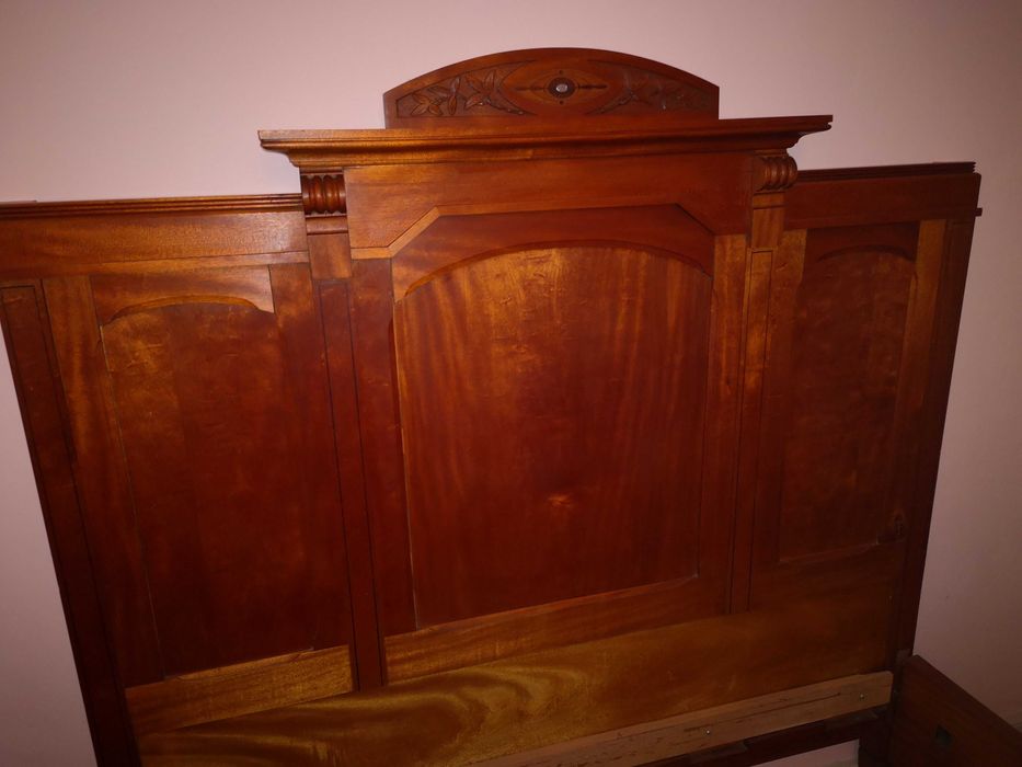 Cama de corpo e meio em tola