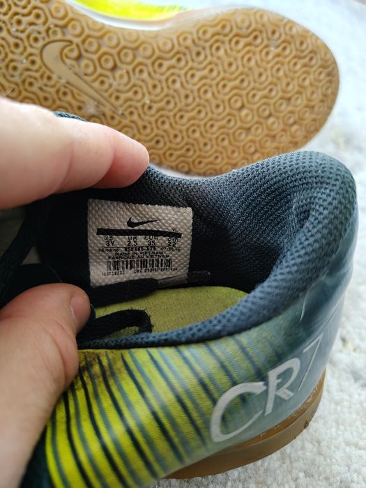 Buty piłkarskie Nike 35 halówki dziecięce
