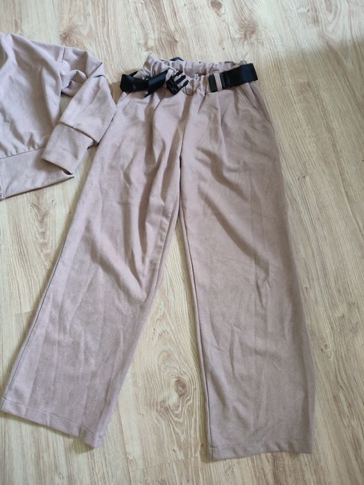 Кустюм  на дівчинку  ріст 146