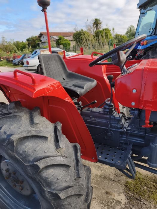 Trator Massey fergunson 220-4 usado