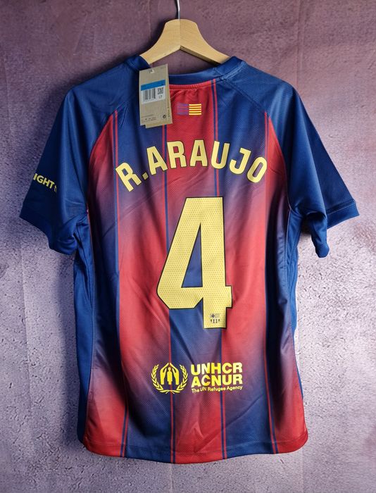 T-shirt Barcy Nike domowy piłkarza: Araujo 4 rozmiar:M 25/26