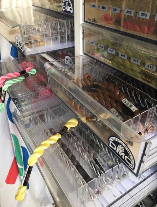 Móvel Linhas DMC Perlé 5 (tem exatamente 750 meadas)