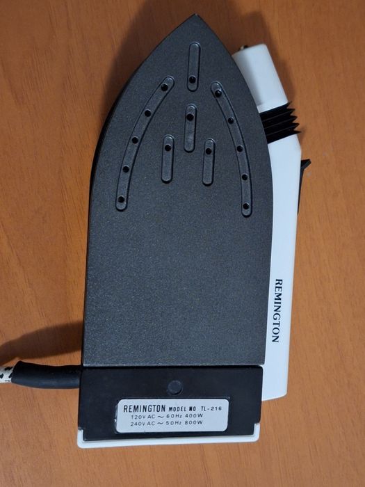 Ferro de engomar de viagem