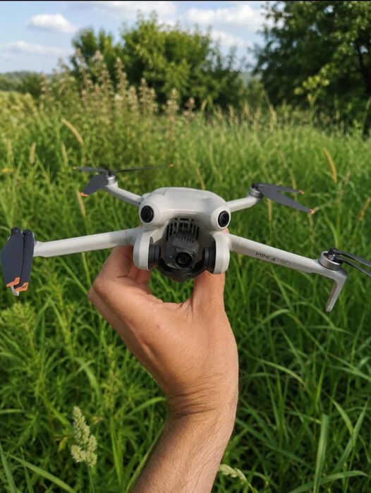 Квадрокоптер DJI Mini 4 Pro