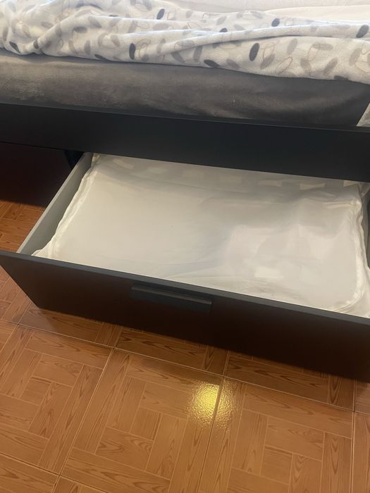 Cama Ikea preta, 160 x 200. 4 gavetas