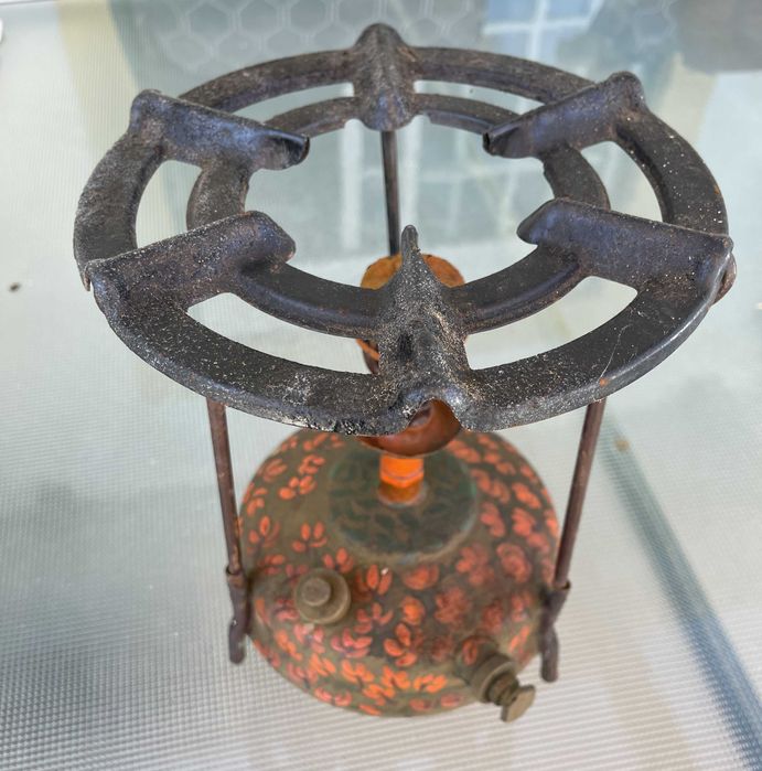 ANTIGO fogareiro a querosene de ferro/pintado à mão