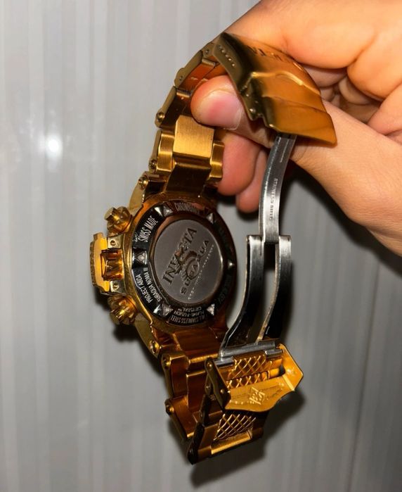 Relógio Invicta Subaqua 500 metros  banhado a ouro.