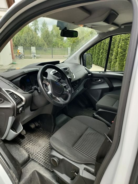 Wynajem Wypożyczalnia samochodu busa – Ford Transit Custom 9-osobowy