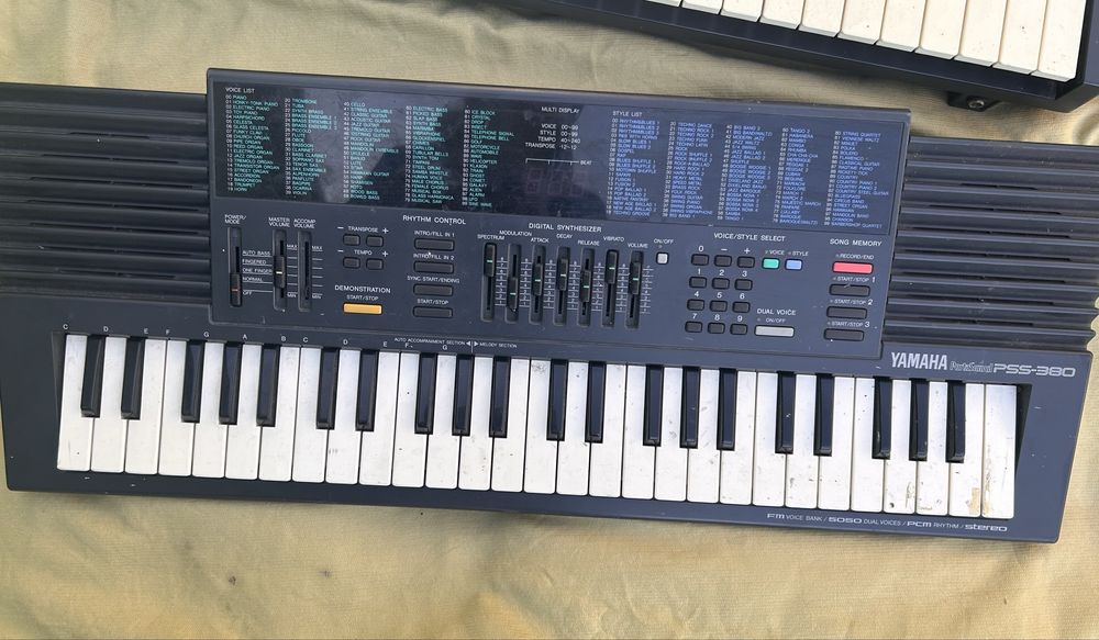 Keyboardy Yamaha PSS-380, KB-2000 i inne