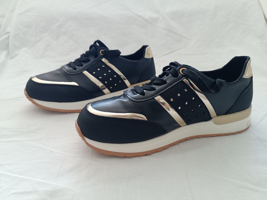 Tennis preto e dourado