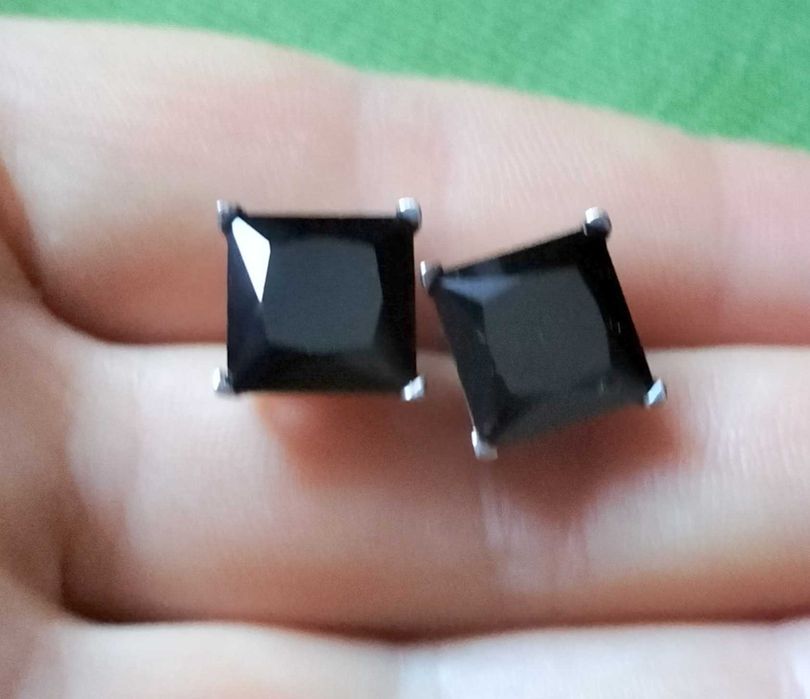 Brincos em prata 925 e ônix