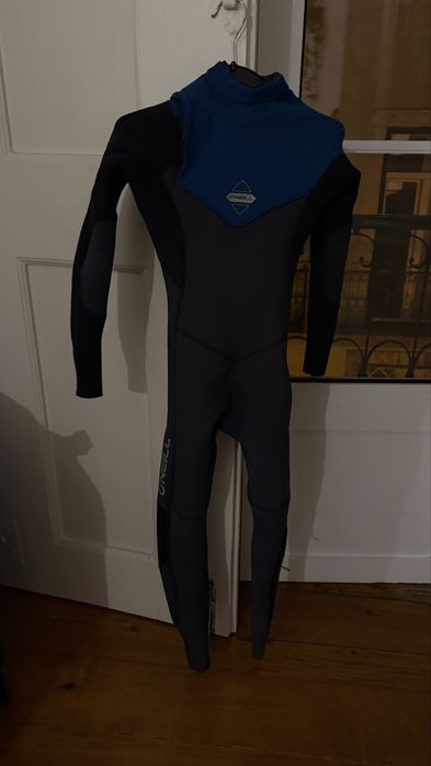 Vendo fato de surf usado apenas 2 vezes