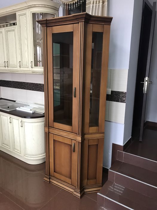 Сервант з масиву