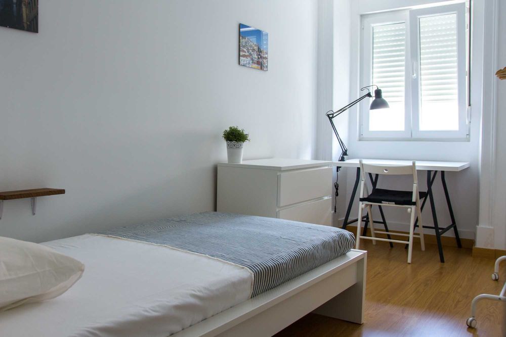 Quarto de solteiro para arrendar - Entrecampos