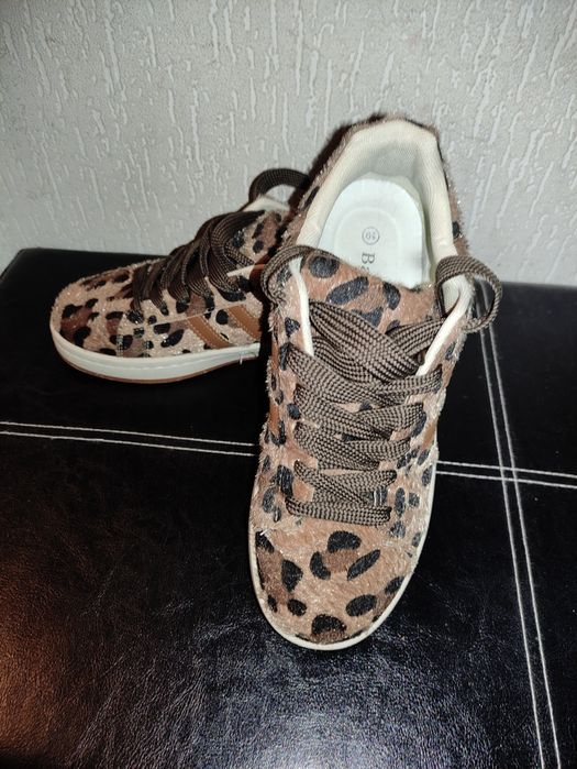 Кросівки жіночі Adidas коричневі з леопардовим принтом 38-39