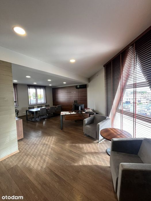Budynek handlowo-usługowy 900 m2, duży parking, doskonała lokalizacja.