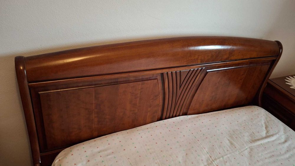 Quarto completo em madeira maciça