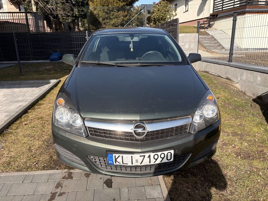 Opel Astra Opel astra H pierwsza rejestracja 2010 1.6 116km LPG uszkodzony silnik