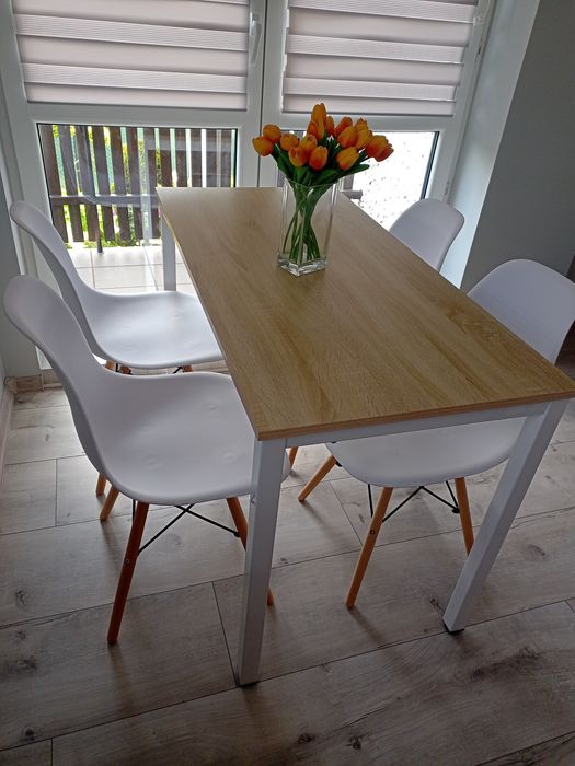 Stół z 4 krzesłami do kuchni jadalni salonu