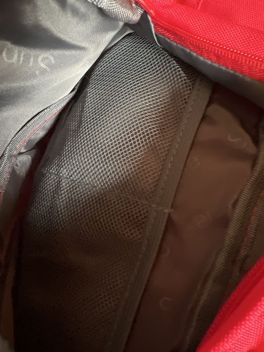 Sprzedam saszetkę, nerkę firmy SUPREMĘ  kolor czerwony.