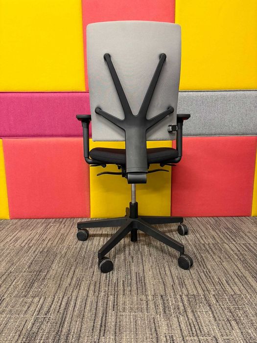 Fotel biurowy obrotowy Nowy Styl 4ME ergonomiczny Duża ilość