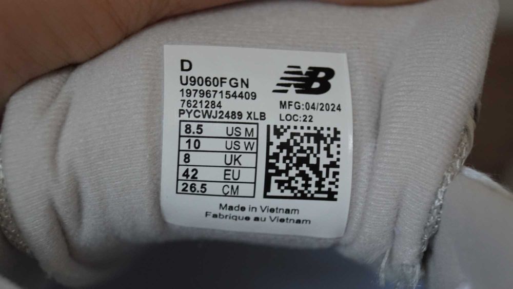 Nowe New Balance 9060 Grey/Bone | Rozmiar 42