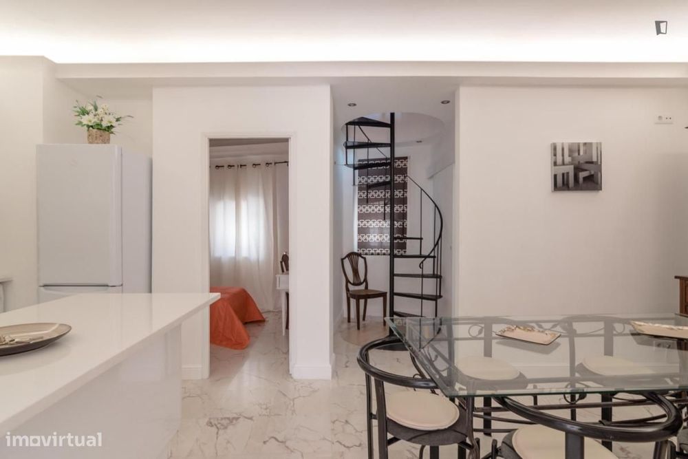 Quarto - localizado em Campolide Lisbon