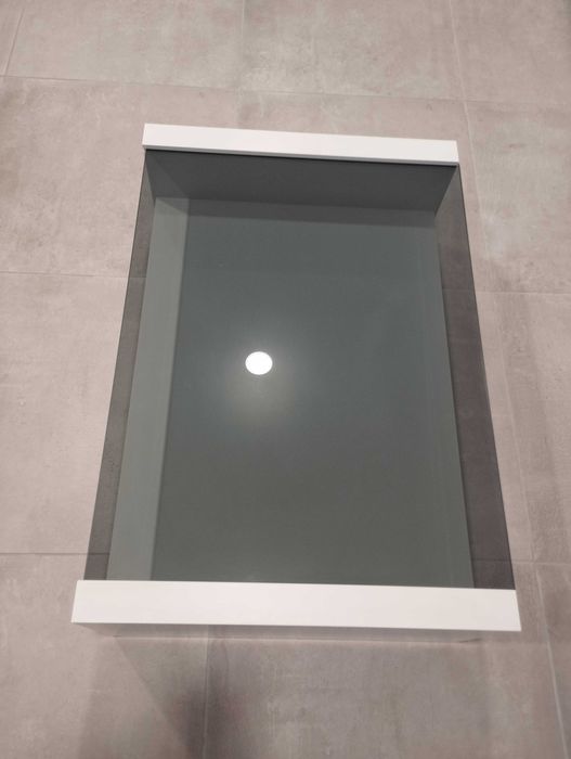 Mesa de centro com vidro