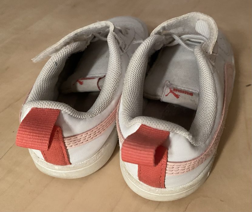 Buty sneakersy sportowe PUMA białe skórzane  z różowym rozm. 27