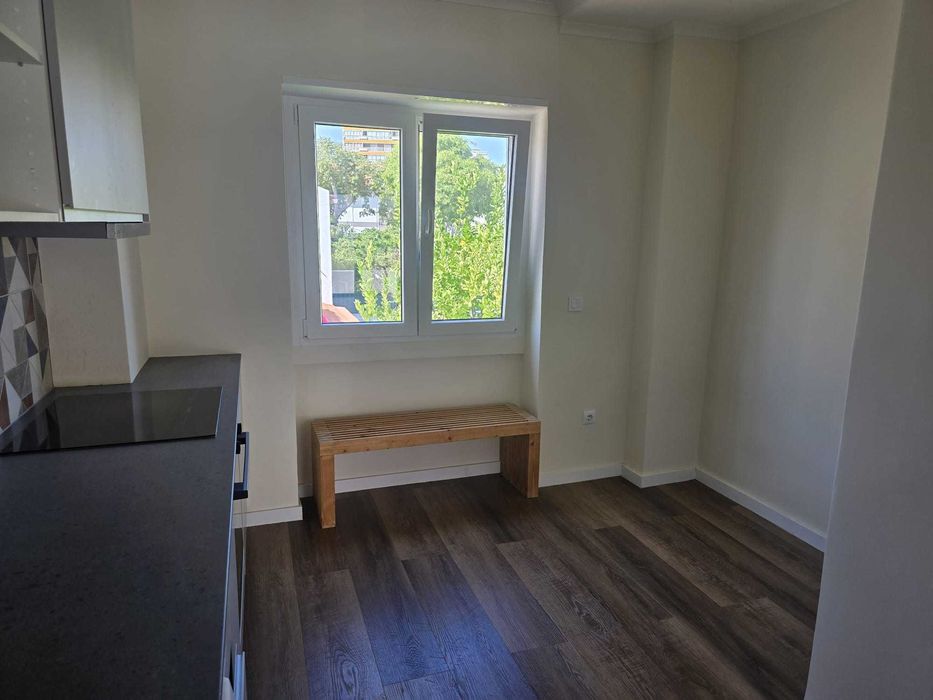 Apartamento T2 - centro Almada, totalmente renovado em 2026.