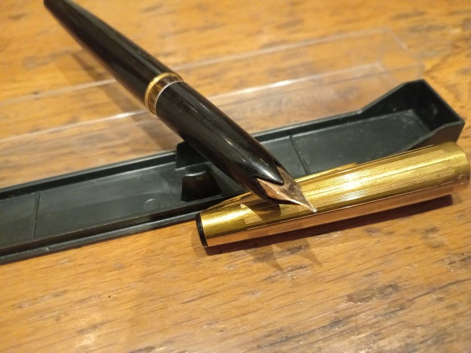 Ручка перьевая с золотым пером