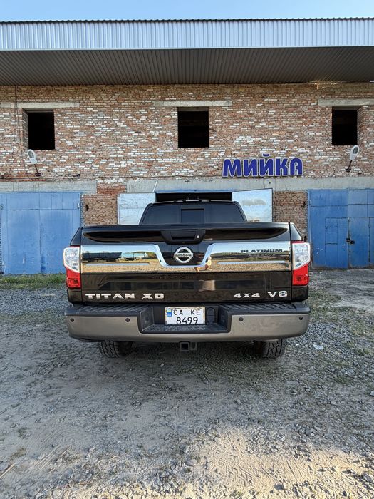 Nissan Titan platinum 2018