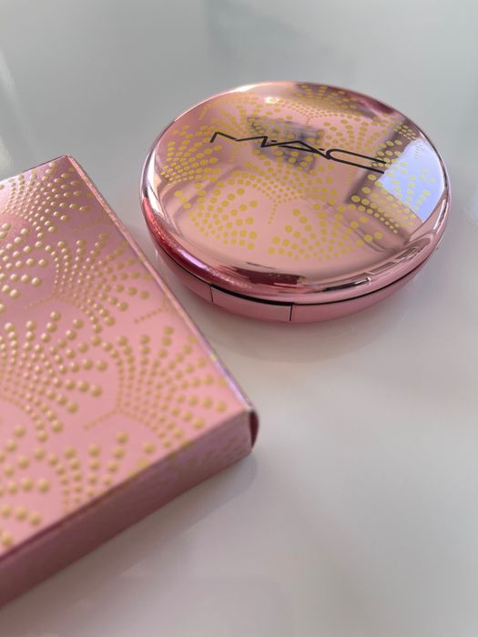 MAC rozświetlacz extra Dimension skinfinish